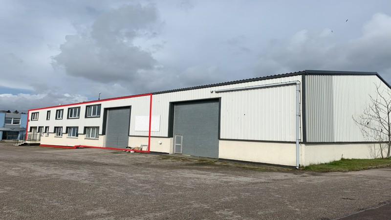 Warehouse With Offices To Let