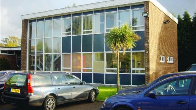 Offices/Warehouse To Let in Cranleigh