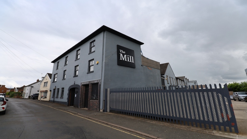 Warehouse With Parking To Let