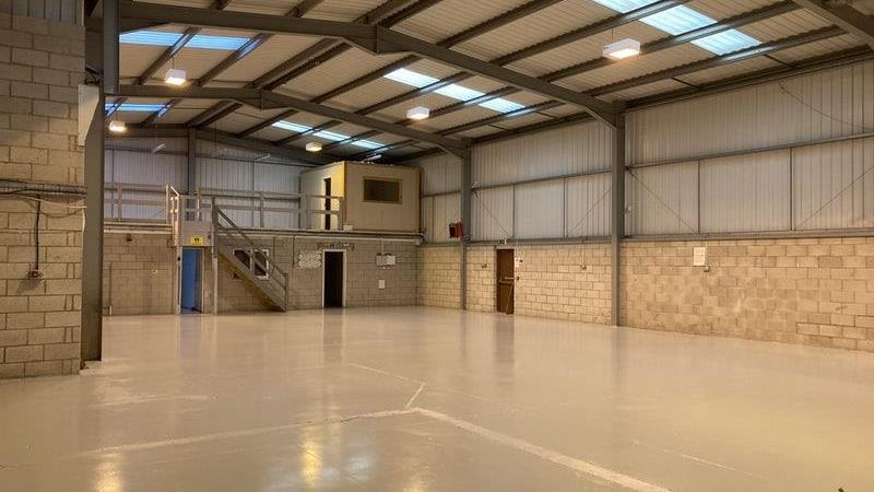 Industrial Unit With Yard Area