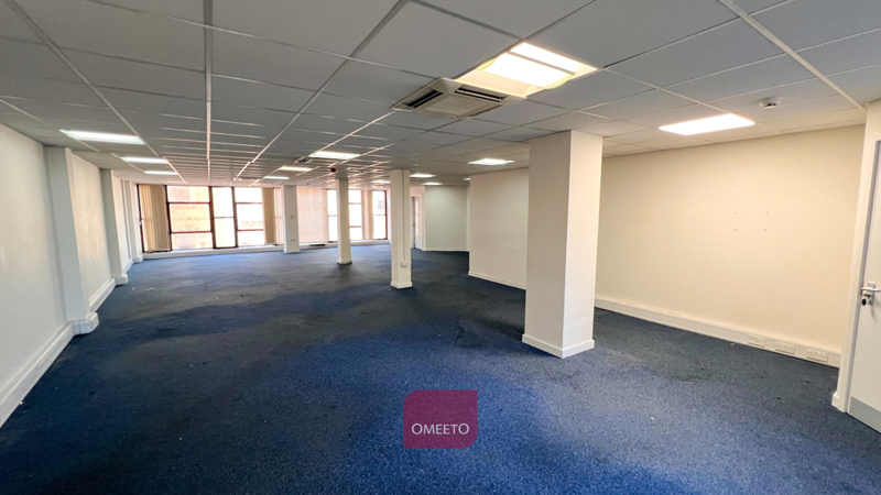 Second floor office to let