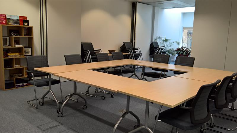 Flexible meeting room space