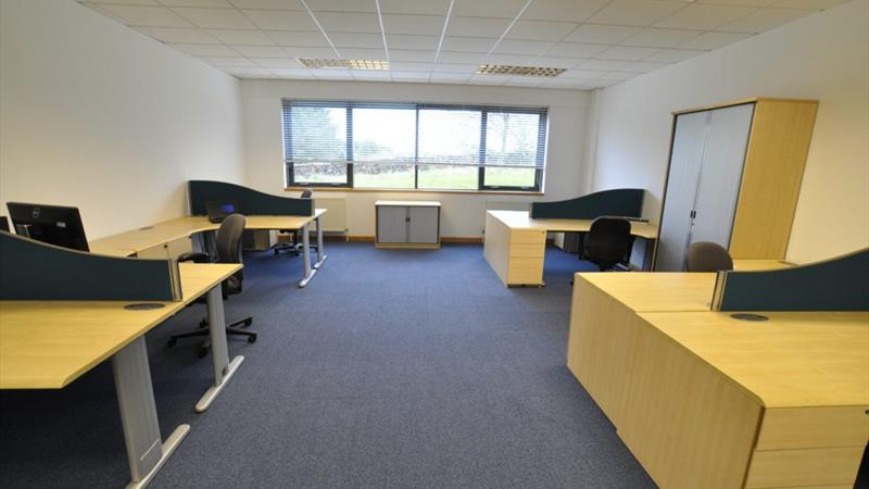 500 sq/ft - 8 Desk office