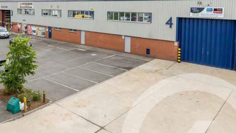 TO LET - INDUSTRIAL TRADE WAREHOUSE ON WESTCROSS I