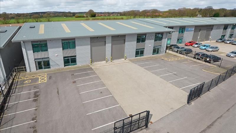 TO LET - MODERN SELF CONTAINED INDUSTRIAL / WAREHO