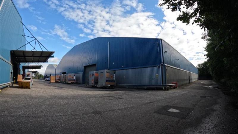 Warehouse With High Eaves | To Let | 4D Lochend In