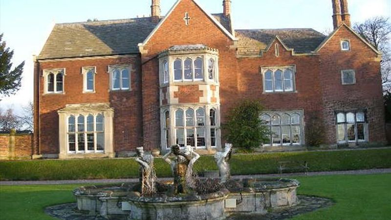 Longdon Hall, Longdon, Lichfield, WS15 4PT - Novaloca.com