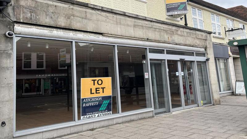 shop to let Hitchin