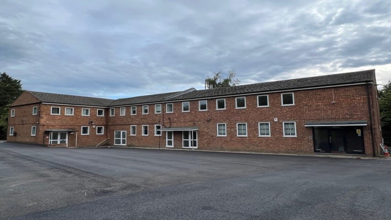 office building to let Markyate