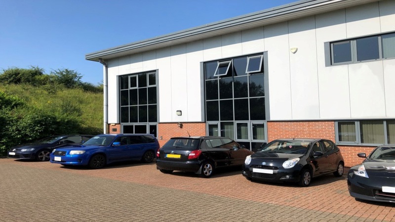 office to let Pitstone