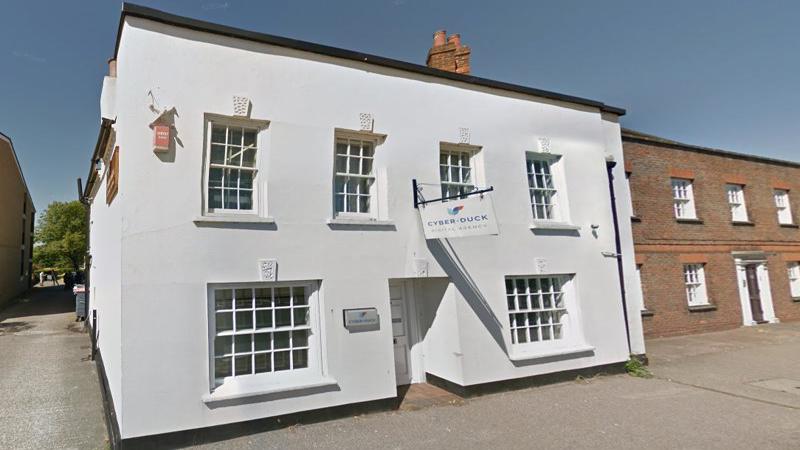 office building to let Borehamwood