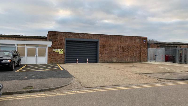 warehouse to let Smallford