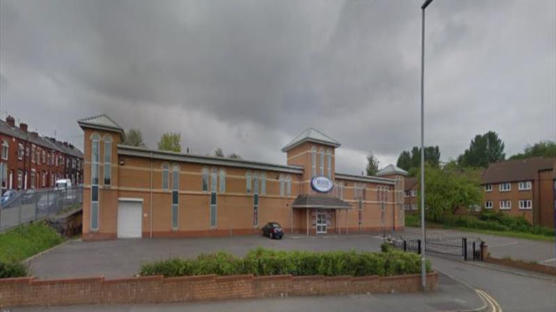 Warehouse To Let in Rochdale