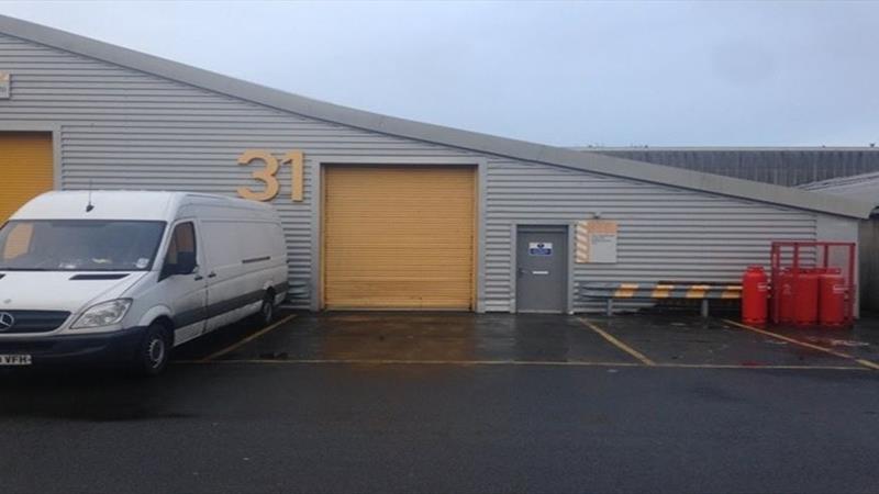 Warehouse To Let in Heston - External Image