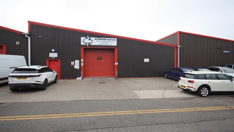 Warehouse To Let in Astwood Bank