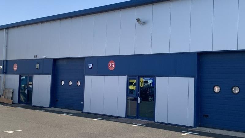 Warehouse To Let in Stafford