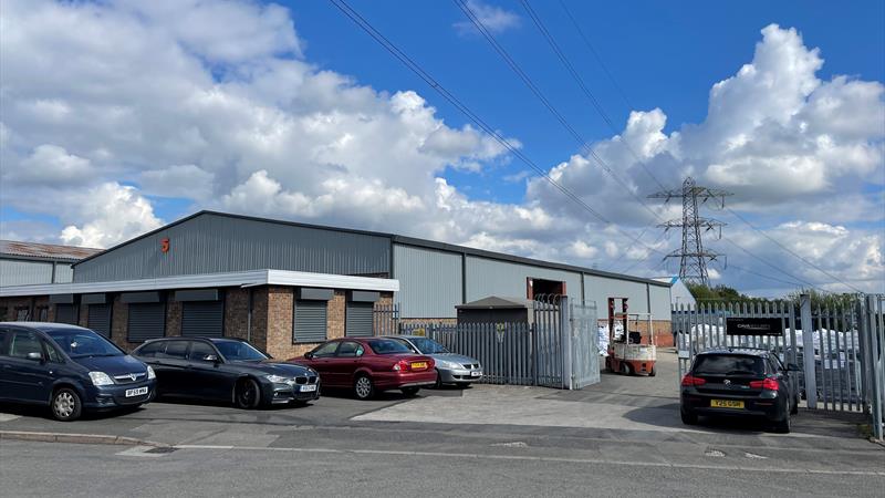 Warehouse To Let in Oldbury