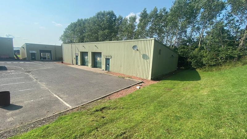 Detached Warehouse With Ample Parking