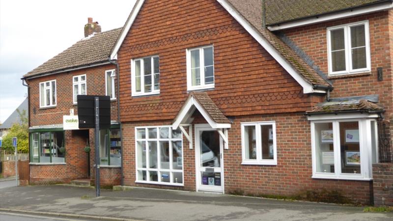 Retail / Office Space in Lyndhurst To Let