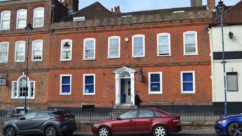 Offices For Sale/To Let in Alton