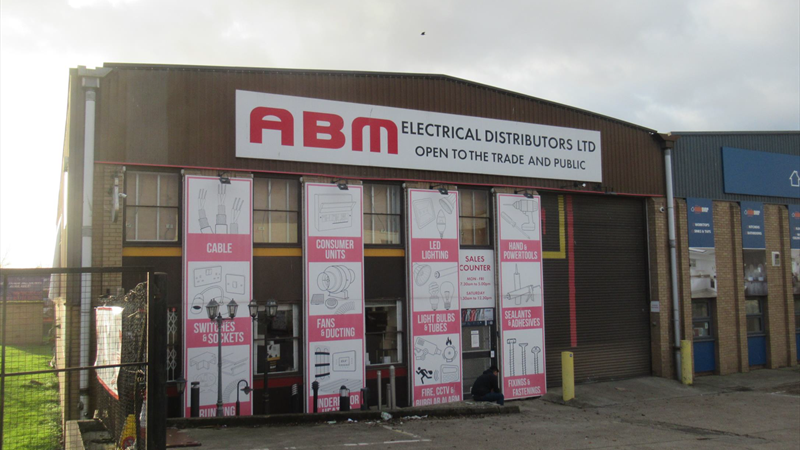 Warehouse To Let in Croydon