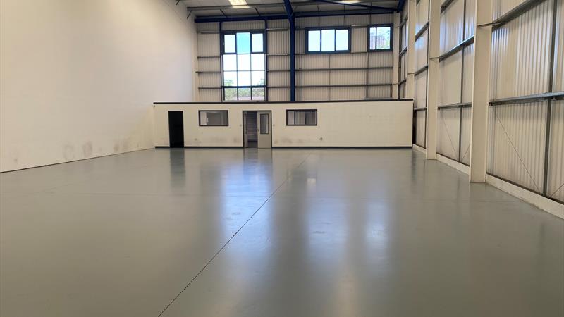 Warehouse To Let in Irlam