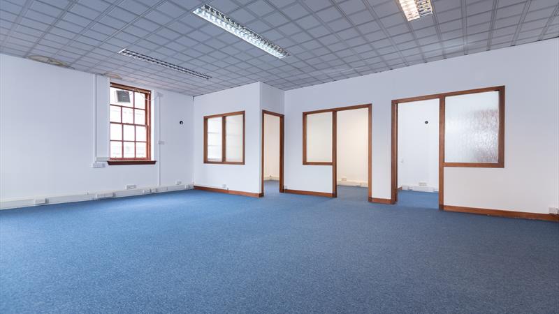 Superb First Floor Town Centre Office To Let