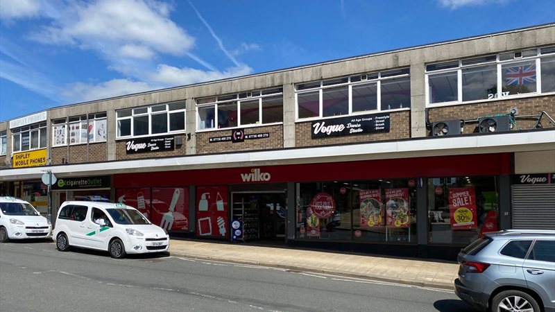Retail/Showroom Premises In Town Centre Location