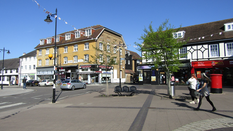 Shop To Let in Hoddesdon