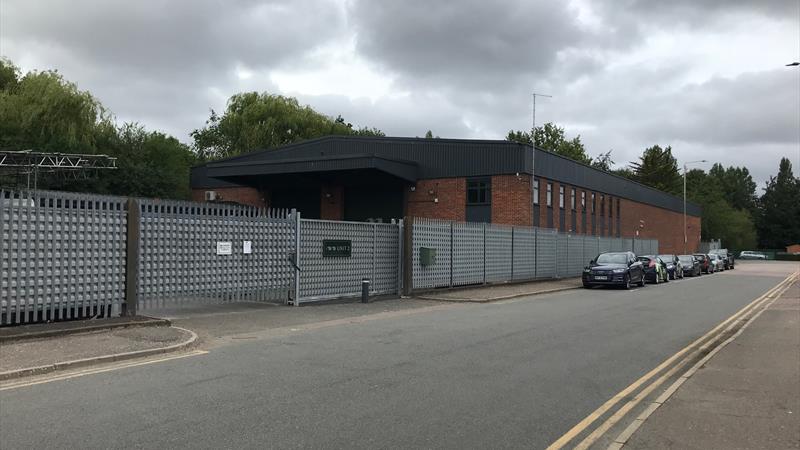 Warehouse To Let in London Colney