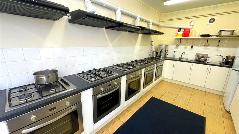 Fully Fitted Kitchen Available To Let