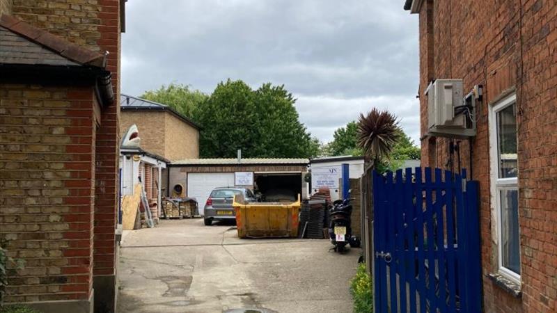 Industrial Unit With Offices & Yard
