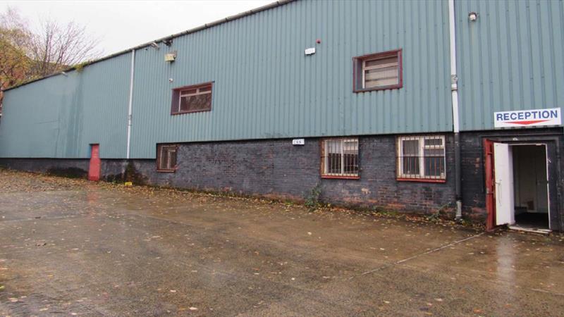 Warehouse With Large Secure Yard