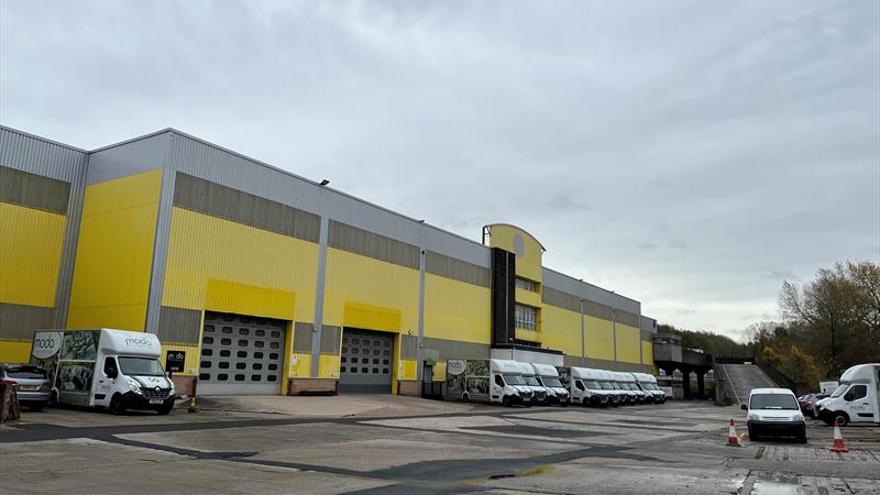 Warehouse To Let in Manchester