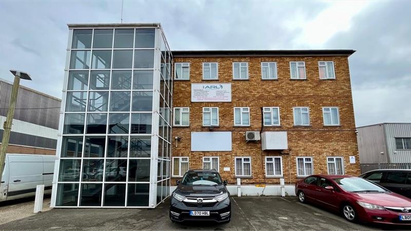 Office Suite To Let in Colnbrook