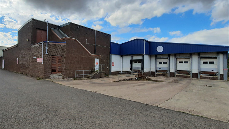 Industrial Units With Shared Yard & Parking Areas