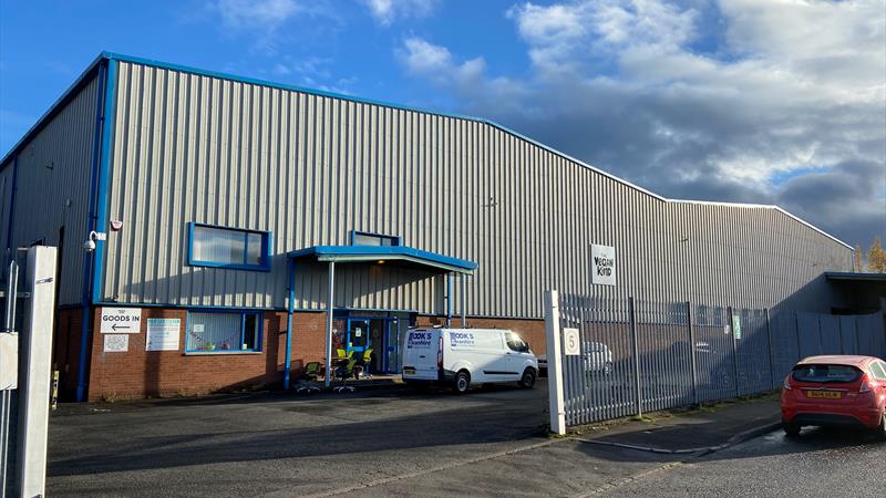 MODERN HIGH BAY INDUSTRIAL UNIT - TO LET