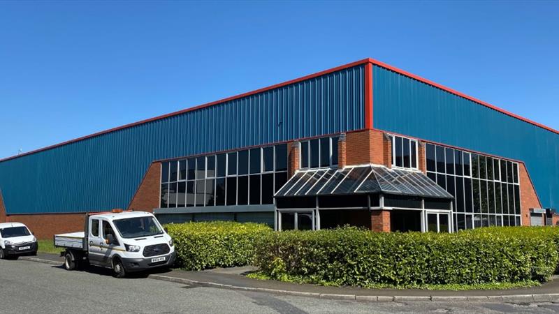 Warehouse To Let in Trafford Park