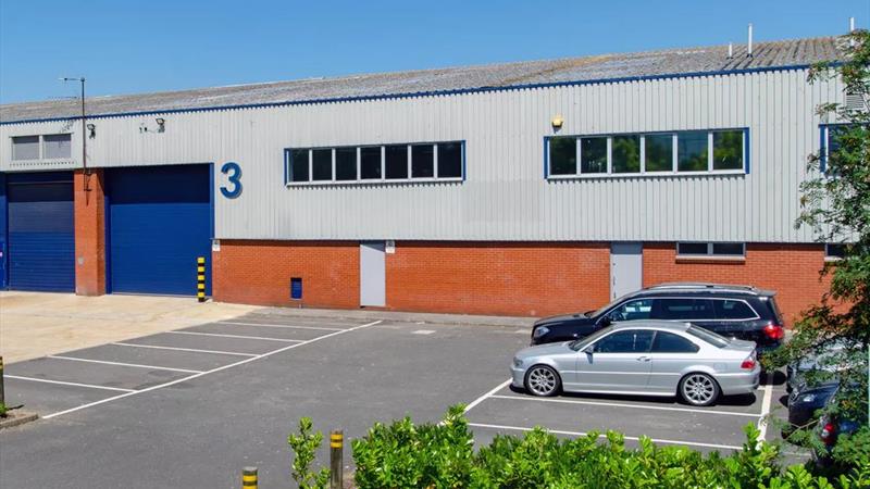 Warehouse/Trade Counter Unit To Let in Brentford