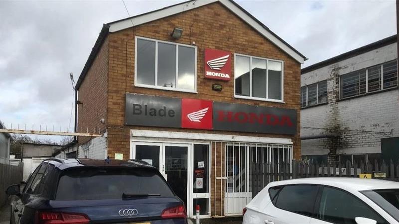 Retail Premises With Small Secure Yard
