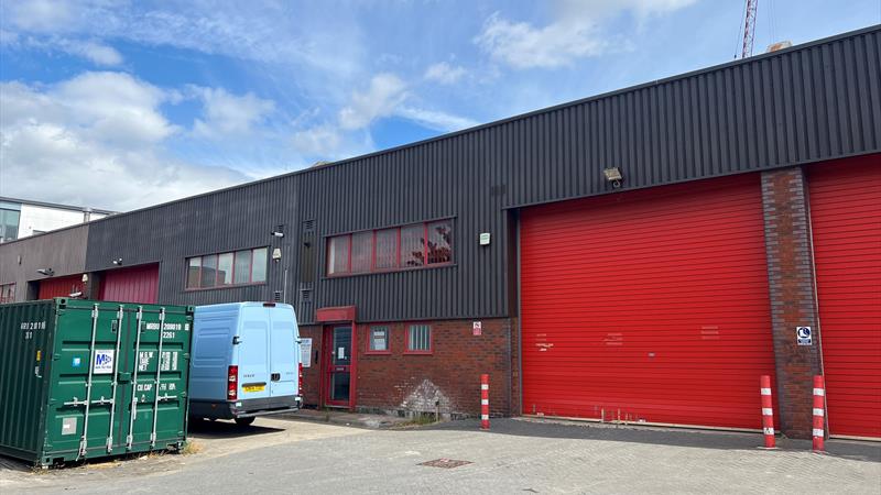 Industrial Units With Shared Secure Yards