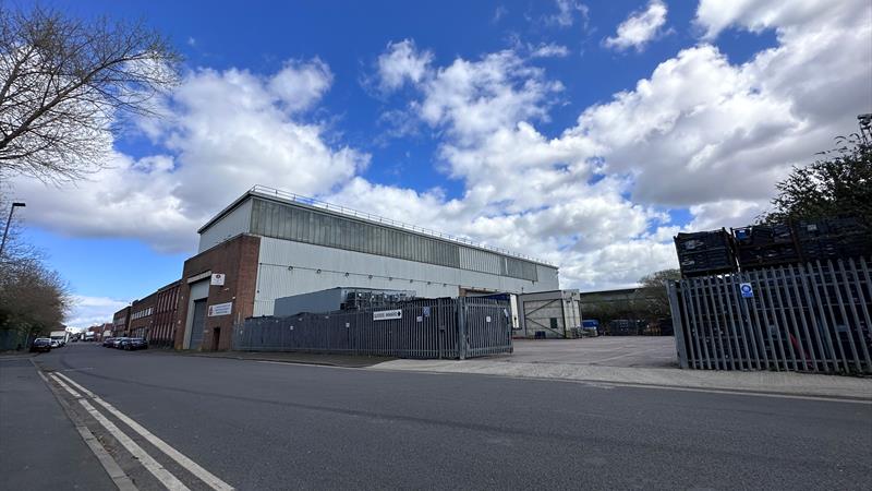 FOR SALE FREEHOLD - Industrial/Warehouse Facility