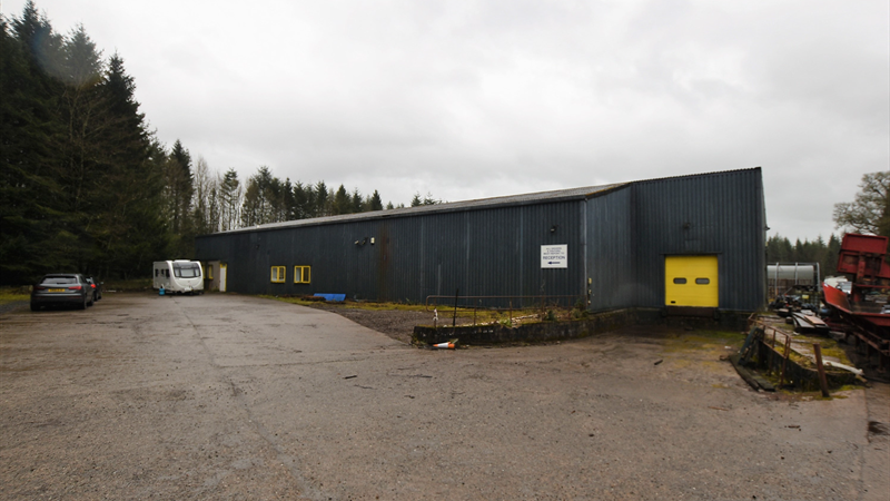 Large Workshop With Private Parking