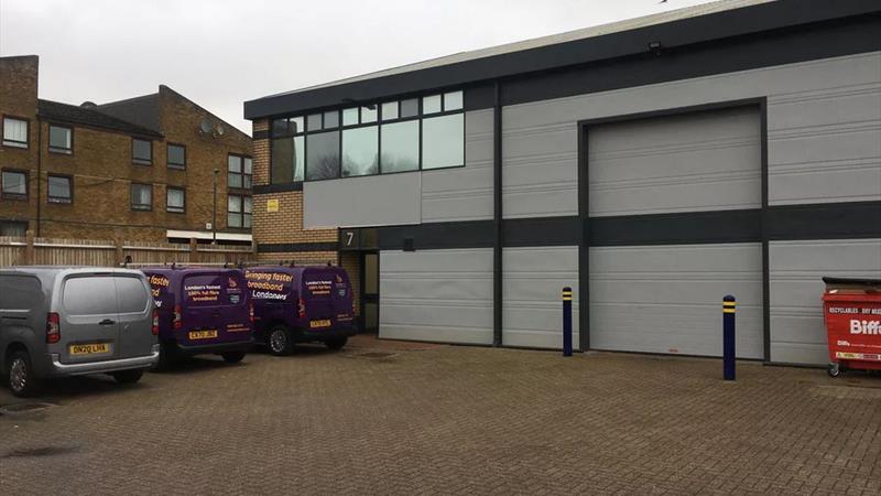 Business / Warehouse Unit To Let in Earlsfield