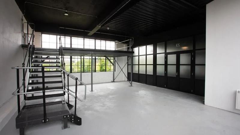 Light Industrial / Storage Unit To Let in Acton
