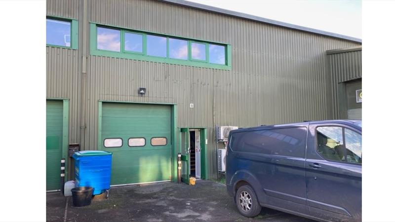 Warehouse Premises in Wormley To Let