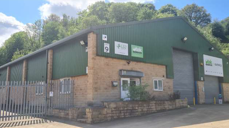 Warehouse To Let in Brighouse