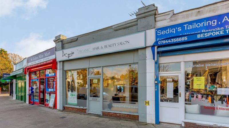 Beauty & Hair Salon To Let in Ealing