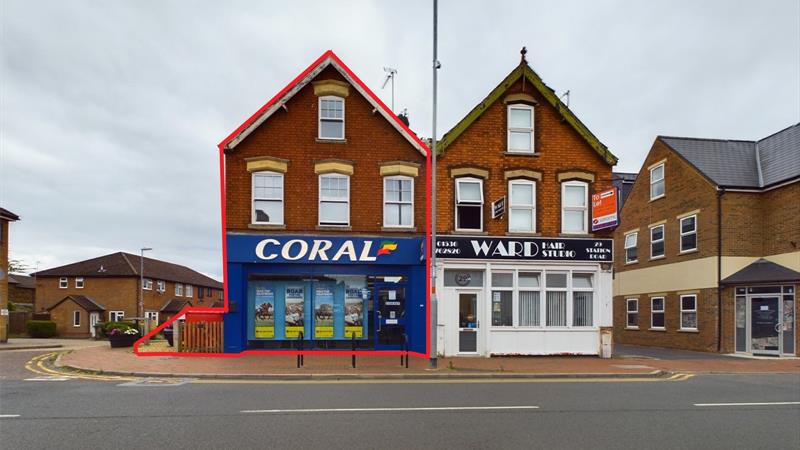 Retail Premises With Flat Above For Sale in Desborough