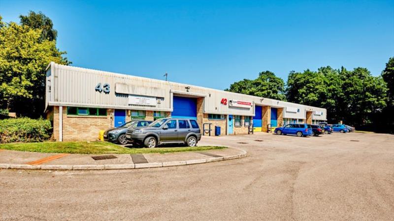 Warehouse To Let in Cwmbran